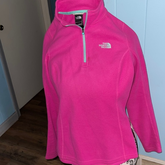 The North Face Jackets & Blazers - The Northface lightweight pullover EUC